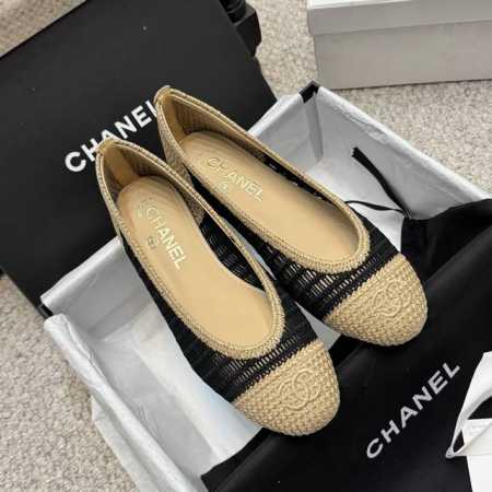 经典款 Chanel 25p 编织芭蕾舞鞋 一双闭眼入的拉菲草编芭蕾舞鞋 上市就断货 鞋型简单经典实穿 各种风格搭配都能起到点睛之笔 看到实物的那一刻 宝宝们就 - 点击图像关闭