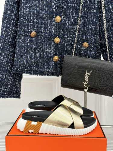 厂价 HermèS 爱马仕经典复古厚底 情侣款交叉拖鞋 这款真的是矮个子的福音 既复古又时髦而且很还百搭 高度5Cm 显瘦显高 上脚秒变大长腿 自带增高特效 暴