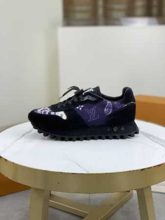 工厂价 顶级品质 LV 路易威登 欧洲专柜同步原单货！世界顶级品牌奢华品质 全球限量款 。休闲时尚 上脚高档次 给你低调奢华的舒适体验。鞋面采用纯意大利进口印花 - 点击图像关闭