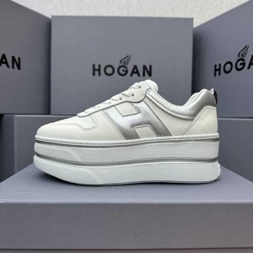 hogan 双杠系列 展现盐甜少女感，穿搭双杠鞋，展露自信魅力 欧美明星的超级爆款，太多明星穿了！ 自诞生以来，其优雅而不拘谨.. 前卫而时髦的设计风格， 深受