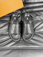 38-45 Louis V*高端精品 奢品拖鞋 1:1高端品质 休闲阳光宽松舒适型 最高版本高品质精品 经夏季必入哦