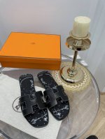 爱马仕 HerméS 经典 工 字拖 高品 原版工艺 黑色星空系列 款式经典 简约 此款主要对比的就是工艺 品质 爱马仕 HerméS 夏天开始不一样的夏天生活