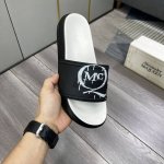 出厂价 品牌：麦昆 码数：35–44 45定制 等级：专柜 原单tpu大底 材料：原版鞋面 耐磨轻便舒适大底 款式类别：夏季款拖鞋 年轻时尚 脚感舒适 颜色：多