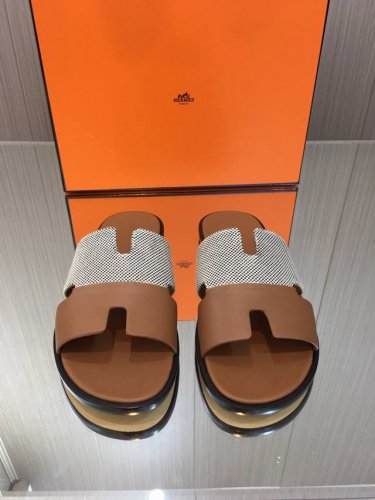 hermes 22Ss顶级原单品质男拖系列； 香港购入正版，调试了三个月才出货爱马仕H家男拖鞋别看简单，实在不好做，没有原版，根本就不可能做出完美的复刻。也正因