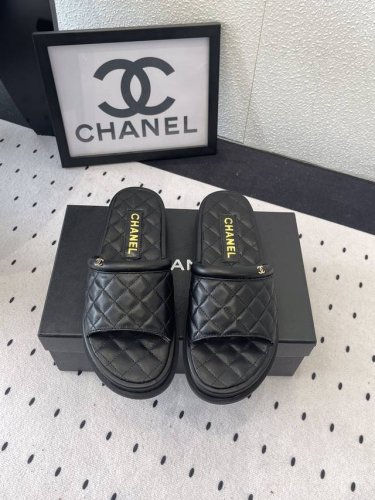 Chanel新款春夏拖鞋 众多明星网红上脚 国内外博主刷爆的一个百搭系列 春夏衣橱搭配必备 进口超柔羊皮鞋面 进口水晶羊皮内里 原版开模定制橡胶底 Size: