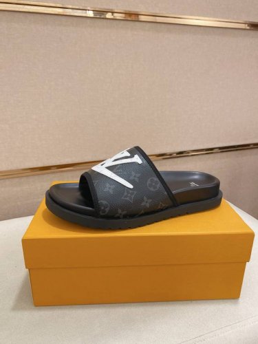 调工厂p价 Lv打造顶级代购 男士春夏拖鞋专柜同步 鞋面意大利进口牛皮搭 标志图形高品质工艺 鞋底 原厂特供原版底 独家活动成型底超级舒适 原厂跟单货 高品质