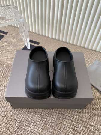 Balenciaga 顶级版本原版开发 极致轻量化！众多国内外一线潮流明星上脚加持！时髦又兼具舒适感，上脚还很显白！夏天超级好搭配 码数：35-40 - 点击图像关闭