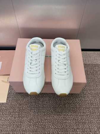 工厂价 Miumiu 2024高定系列走秀新款系带休闲运动女鞋 缪缪明星同款字母Logo圆头拼色阿甘跑鞋 材质 鞋面进口小牛皮 进口羊猄皮+水染羊皮内里+原版开 - 点击图像关闭