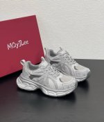 Mqyjlee 2025 春款暴走2W步都不累的超轻爆款老爹鞋！ 正版版型，是对经典的致敬与还原。精准把控尺寸，相比“肥头大耳”版，它更显轻盈灵动！鞋面釆用进口