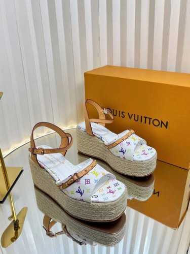 Lv 路易威登 25春夏新款 顶级版本原版一致 专柜主打最新款 Lv X Tm村上隆联名款麻绳坡跟凉鞋 硬货上新 代购级别 高级感十足 国内外博主刷爆的一款 复