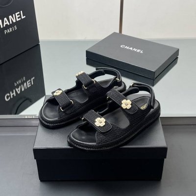 橡胶底版本 真皮底版本 400 高版本 ！2025Ss 小香 Chanel香奈儿专柜主推魔术贴沙滩凉鞋新色系列上新 美爆了！众多明星网红上脚，国内外博主刷爆的一
