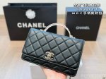 全套飞机盒包装 香奈儿Chanel Woc发财包 特别的设计很给穿搭加分，比经典Woc 亮眼，怎么搭都有时髦精致感 别出心裁的设计很符合小香风格～设计带感耐造又