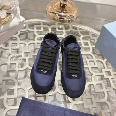 工厂价 普拉达Prada，早春新款，原版1比1开发。面料丝光牛反绒，牛皮垫脚，橡胶大底，女款码数35至40，男款码数38至45 - 点击图像关闭