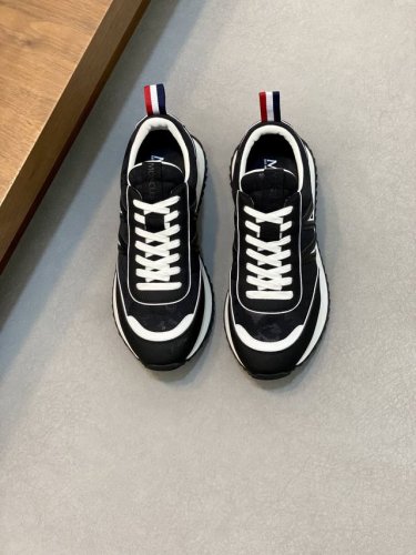 网面 Moncler蒙口 男鞋运动鞋,进口透气网面、氯丁橡胶 各种材质拼接打造，鞋面采用鞋带和橡胶嵌件设计，后跟Moncler标志，大底采用Tpu+橡胶+高弹橡