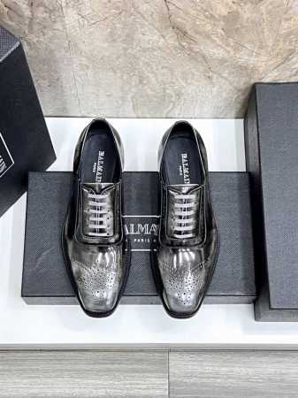balmain 巴尔曼新款男士皮鞋 面料采用进口原版牛皮 车缝线工艺打造 全进口胎牛皮 看得见的质感 重工车线 标配Logo牛皮垫脚 大牌体验 上脚柔软舒适 男 - 点击图像关闭