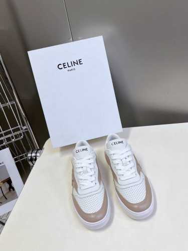 Celine思琳秋冬最新走秀休闲鞋Ct-04 Trainer系列运动鞋 Lisa 超多明星上脚、这一季运动小白鞋无论从楦型的轮廓隔板的拼接都让人耳目一新、前后品