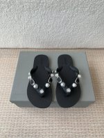 Balenciaga 巴黎世家 25Ss春夏新款 铆钉 人字拖 凉鞋 巴黎世家非常经典的铆钉设计 非常性感 搭配铆钉的狂野自我 不羁风格满满 内里鞋面的特殊天然