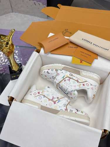 工厂 Lv Xtm Iv Trainer 路易威登X 村上隆联名运动鞋 Lv板鞋系列 本款 Lv Trainer 运动鞋选用粒面牛皮革演绎路易威登 X 村上隆再