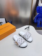 橙子出厂价p louis Vuitton 路易威登 Lv新配色 休闲魔术贴拖鞋 平底凉拖 情侣款 专柜同步更新 鞋面采用独一无二的驴家独特面料 面料轻盈透气 超