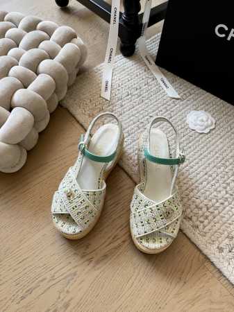 Chanel 25C早春新款厚底水台凉鞋！顶级版本！防水台4cm 后跟12cm 上脚后很稳！爆款系列~上脚秒变170 日常通勤必备内里垫脚羊皮 原版大底 码数： - 点击图像关闭