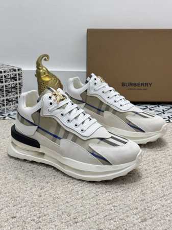 出厂价 实价 Burberry2024新款巴宝莉家男士经典低帮运动鞋，以 Vintage 复古格纹棉搭配牛皮材质焕新演绎，装饰焕新的品牌徽标。牛皮内里，耐磨防滑 - 点击图像关闭