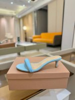 价格P： 吉安维托 罗西 Gianvito Rossi 轻松移动。这款时尚高跟凉鞋 秉承了其传统意大利工艺，专注精巧细节，打造优雅女人味，每一双吉安维托 罗西