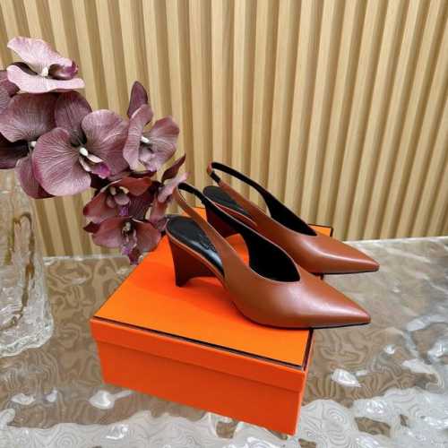 2024 新款Hermès 爱马仕经典高跟尖头凉鞋极约复古的设计 浓厚的异域风情 时髦感十足、随便上脚都很有腔调 简简单单的款式随便搭配一下高级感就很棒 百搭的
