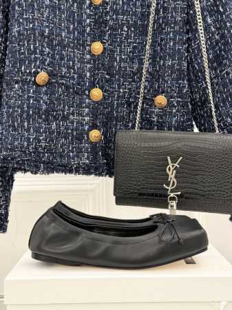 厂价 Jacquemus25Ss春夏新款 大方头蝴蝶结芭蕾舞鞋 这款乐福鞋真的很耐看！ 大方头设计 真的太时髦了 胖宽脚型也可驾驭 修饰脚型 显脚瘦！ 面料采用 - 点击图像关闭