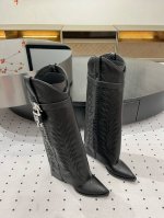 秋冬新品，火遍整个时尚圈，各路网红大咖，以及明星大腕的最爱。 ★面料： 牛皮 内里：牛皮 鞋底：牛皮大底 优雅风格 创造不一样的感觉 跟高：坡跟8.5 cm 简
