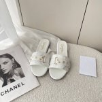 橙子出厂价p chanel 香奈儿 春夏新款 菱格皮带扣金属钉平底拖鞋 一字拖 休闲凉拖 码数 35-41
