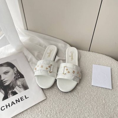 橙子出厂价p chanel 香奈儿 春夏新款 菱格皮带扣金属钉平底拖鞋 一字拖 休闲凉拖 码数 35-41
