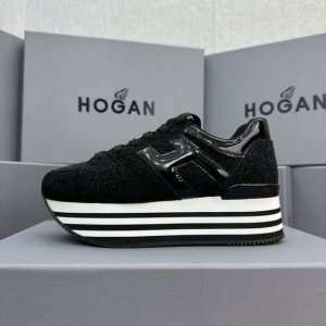 hogan 度假系列新款顶级版现货发售 松糕厚底顶级版 都市新潮休闲风 各明星 博主推荐 时尚百搭风格百变！原版楦型 原版大底一比一为你打造 值得推荐！ 鞋面采