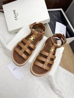 Celine 赛琳 24 春夏最新爆款 凯旋门罗马凉鞋 这一季的赛琳真的是开了挂 太有特色了 今年必须要入手一双Celing 拖鞋 复古风经典款 超级百搭 简单