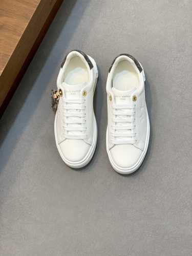 Louis Vuitton 路易威登 -高端品质 原单 情侣装 -鞋面：进口丝绸小牛皮、3D压印品牌图腾、鞋舌.后跟.电绣品牌Logo -内里：品牌帆布、垫脚；