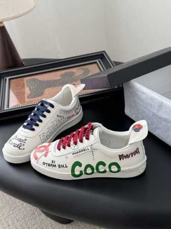 布 P340 皮 P360 Chanel 经典涂鸦休闲运动鞋 新款来袭 个性涂鸦，好看又百搭，细节拉满～ 今年最新版面 官网专柜限定款 Size:35-40 - 点击图像关闭