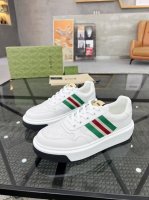 新款男鞋Gucci ]最新鞋出货。原单品质 时尚潮流 采用特殊材料 内里网羊皮 全新包装。脚感超舒适，做工简直无可挑剔 码数:38-45