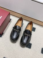 Gucci古驰 最新 双G 老花 厚底 坡跟 马衔扣乐福鞋 原版购入开发 做货 品牌经典元素为这款精致的马衔扣乐福鞋注入隽永格调。光面皮革与浅金色调配件相得益彰