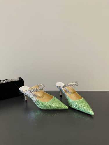 jimmy Choo 最高品质 最新经典钻石链条 渐变烫钻 重工艺水晶半拖鞋单鞋 同步专柜 主打精致 舒适度休闲 甜美 无解风都轻松满足 Blingbling