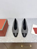 loro Piana 诺悠翩雅 25Ss春夏新款 经典绝美 复古 平底 单鞋 极简主义风格，复古又级！ 简约又大气，属于非常耐看的款式！高级百搭之王一年四季春夏