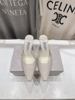 高版本出厂 Jimmy Choo*｜Jc 吉米周2025Ss新款简约尖头高跟鞋半包拖鞋 原版套楦，完美的线条，简约大气上脚显气质粗跟舒适百搭，还能拉长双腿显高显