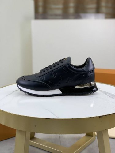 工厂p价p 实价 Louis Vuitton 原单 新款Lv路易威登 * 顶级版本 Lv经典潮鞋！选用进口原版牛皮 水染牛皮内里.原版耐磨橡胶组合大底！高品质精