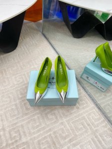 出厂 Prad*普拉达 25早春新款绝美尖头拼色高跟单鞋 这一季太让人惊喜了，时尚界久违的极简之美，多巴胺配色 毫不费力的优雅风来袭时髦 精致 绝美穿上就是仙飘