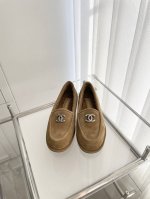 小香2024秋季新品 ～～～独家推荐，市场最高版～～～原版面料、原版1：1定制，非市场普通版本。 面料：麂皮 大底：意大利皮底 码数：35-39