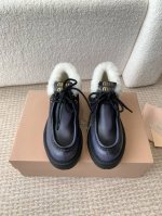 麂皮 擦皮牛皮 Miu Miu 24ss 秋冬走秀新款 羊毛 休闲短靴 今年最值得入手的靴子 没有之一！ 超多网红明星上脚 miumiu今年秋冬确实泰酷辣 秋冬