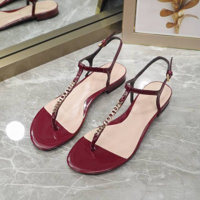 Gucci 古驰 2024年夏季新款平跟夹趾凉鞋 面料：漆皮 金属皮 内里:羊皮 大底：意大利真皮大底 跟高：1.5Cm 码数：35-42