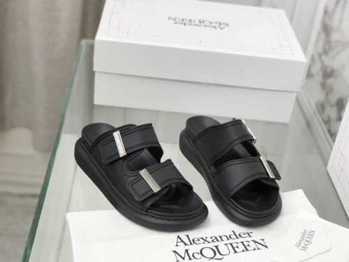 男码20 麦昆Alexander McQueen 糖果色拖鞋 原版复刻定制，麦昆两带拖鞋搭配金属扣刻Mcq标志，约5cm 轻松穿出大长腿，舒适，百搭，夏天必入的