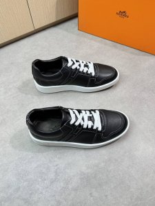 Hermes 爱马仕 -高端品质 原单休闲运动板鞋 -鞋面：纳帕小牛皮、鞋身车缝品牌'h'图腾 -内里：水染牛皮 -大底：原版Tpr.橡胶 双色成型大底 -超高