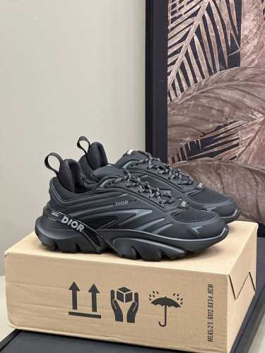 顶级品质 复古未来感 Dior B44 Blade 情侣款运动鞋 由 lewishamilton 设计的生活胶囊系列点缀的 dior B44 Blade 运动鞋