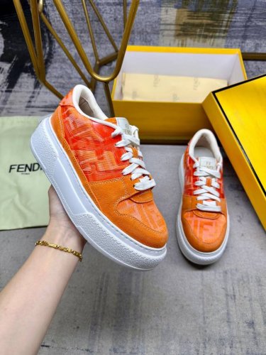 Fendi Match系带最新运动鞋，橘色Ff提花面料和同色绒面材质细节，侧面饰以注塑Ff贴花。女码35-40码男码39-45码