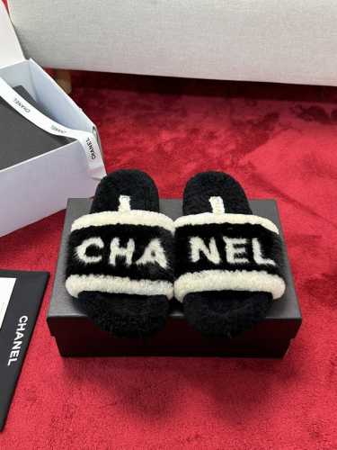 厂价 CHANE*｜小香24K早秋新品字母交叉毛拖 小香的鞋子从来不叫人失望，最懂女人心，这双毛毛拖着实有点惊艳，好看的时髦，脚感柔软舒适，满满的少女心，必入款
